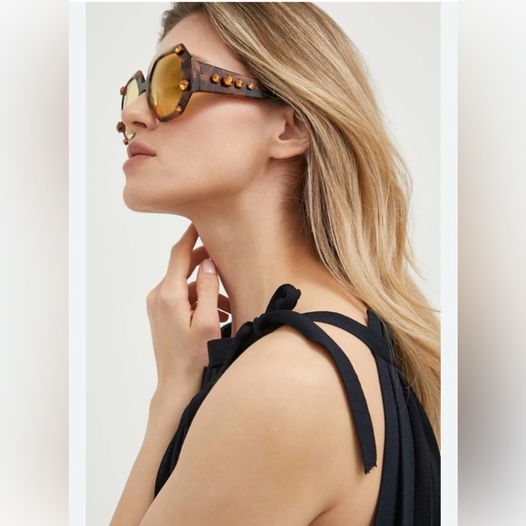 Sunglasses
Oversized, Octagon shape BNWOT  IN ORIGINAL CASE - Picture 13 of 16